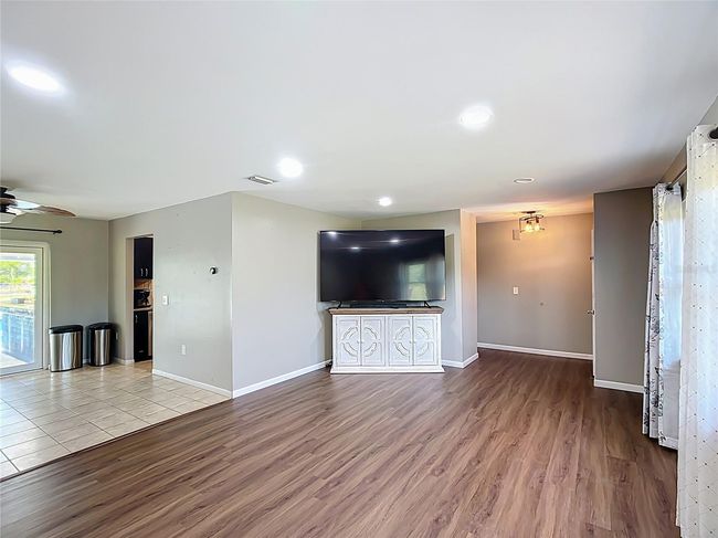 Front Room 3 | Image 9
