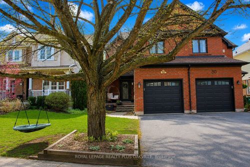 82 Fellowes Crescent, Hamilton, ON, L8B0M1 | Card Image