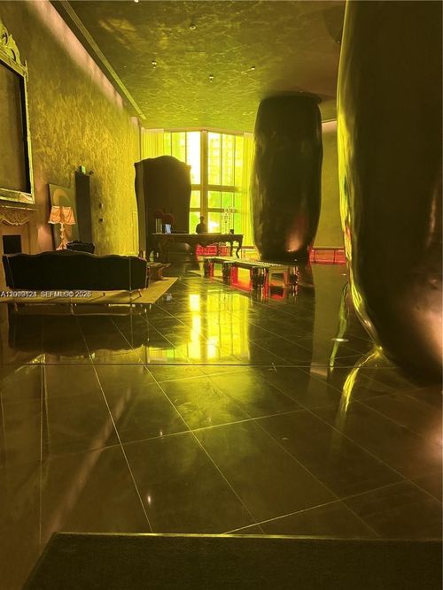 619-465 Brickell Ave, Miami, FL, 33131-2497 | Card Image