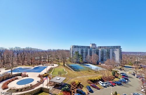 2 Claridge Dr, Verona, NJ, 07044 | Card Image