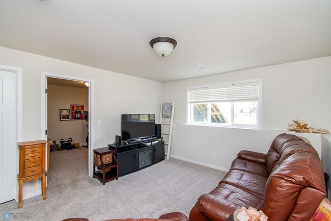 Family Room | Image 38