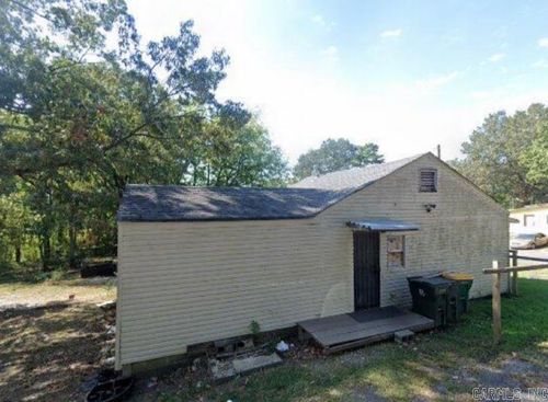 1801 Bishop Warren Dr, Little Rock, AR, 72204-3943 | Card Image