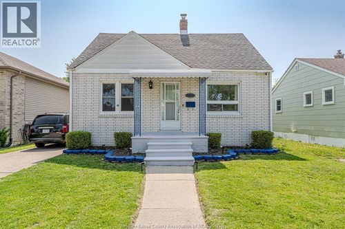 2367 Meighen Rd, Windsor, ON, N8W4B8 | Card Image