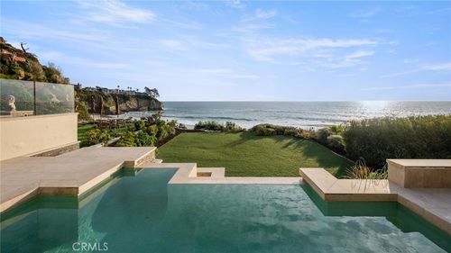 25 Bay Dr, Laguna Beach, CA, 92651-6780 | Card Image