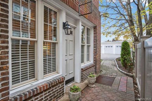 apt-10-105 7th St, Garden City, NY, 11530-5769 | Card Image