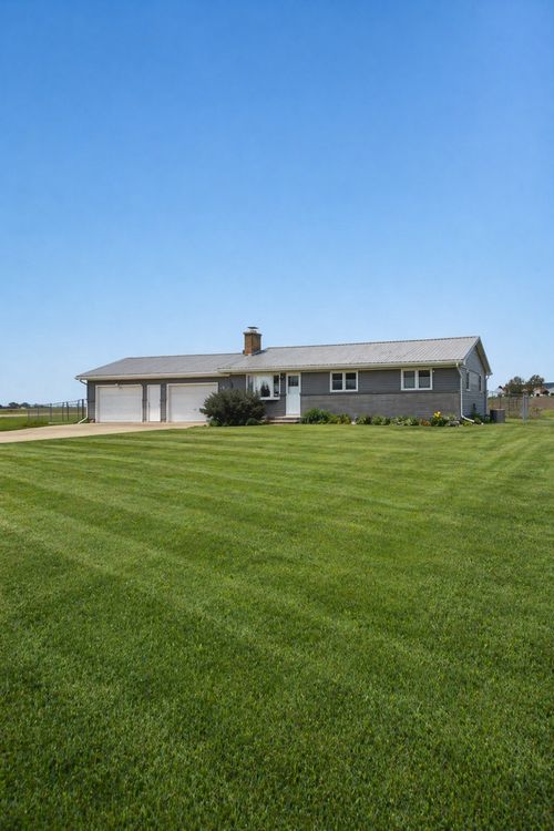1751 Maples Rd, Dixon, IL, 61021-9180 | Card Image