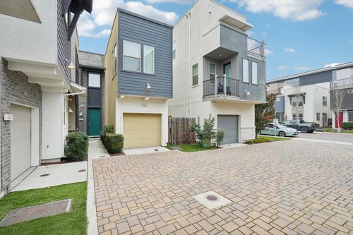 445 Crate Ave, Sacramento, CA, 95818-2861 | Card Image