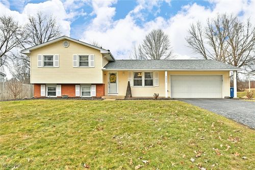 8077 Glen Oaks Drive Ne, Warren, OH, 44484 | Card Image