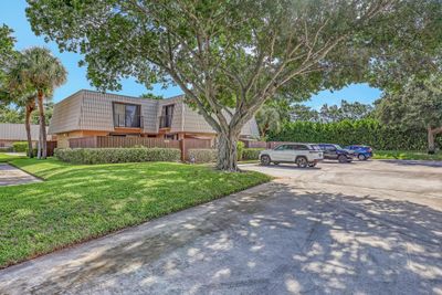 5103 51st Way, Townhouse with 2 bedrooms, 2 bathrooms and null parking in West Palm Beach FL | Image 2