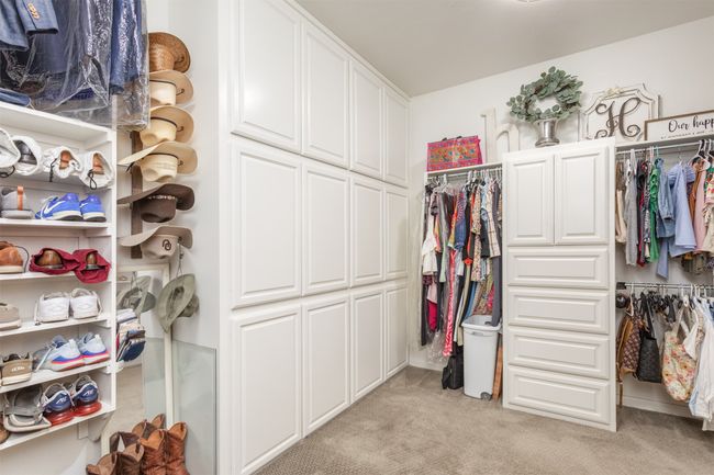 Huge closet with custom built in | Image 19