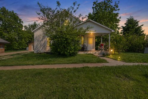 810 Ozark St, Cabool, MO, 65689-7416 | Card Image