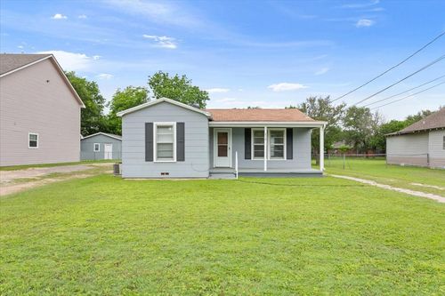 212 Avenue E, Lacy Lakeview, TX, 76705-1807 | Card Image