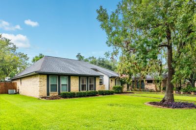 61 Bayberry Court, House other with 4 bedrooms, 2 bathrooms and null parking in Lake Jackson TX | Image 3