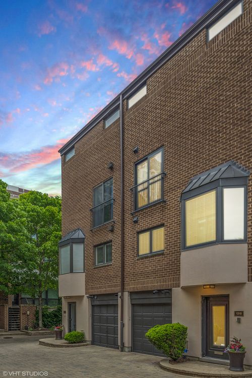 1318 N Sutton Pl, Chicago, IL, 60610-2008 | Card Image