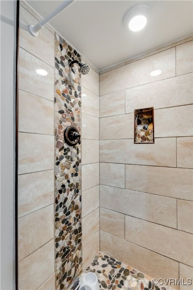 Full bath featuring tiled shower | Image 22