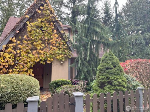8134 Eleanor Pl Ne, Bainbridge Island, WA, 98110-3977 | Card Image