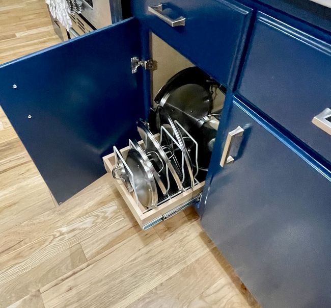 Convenient pull-out cabinet drawers | Image 63