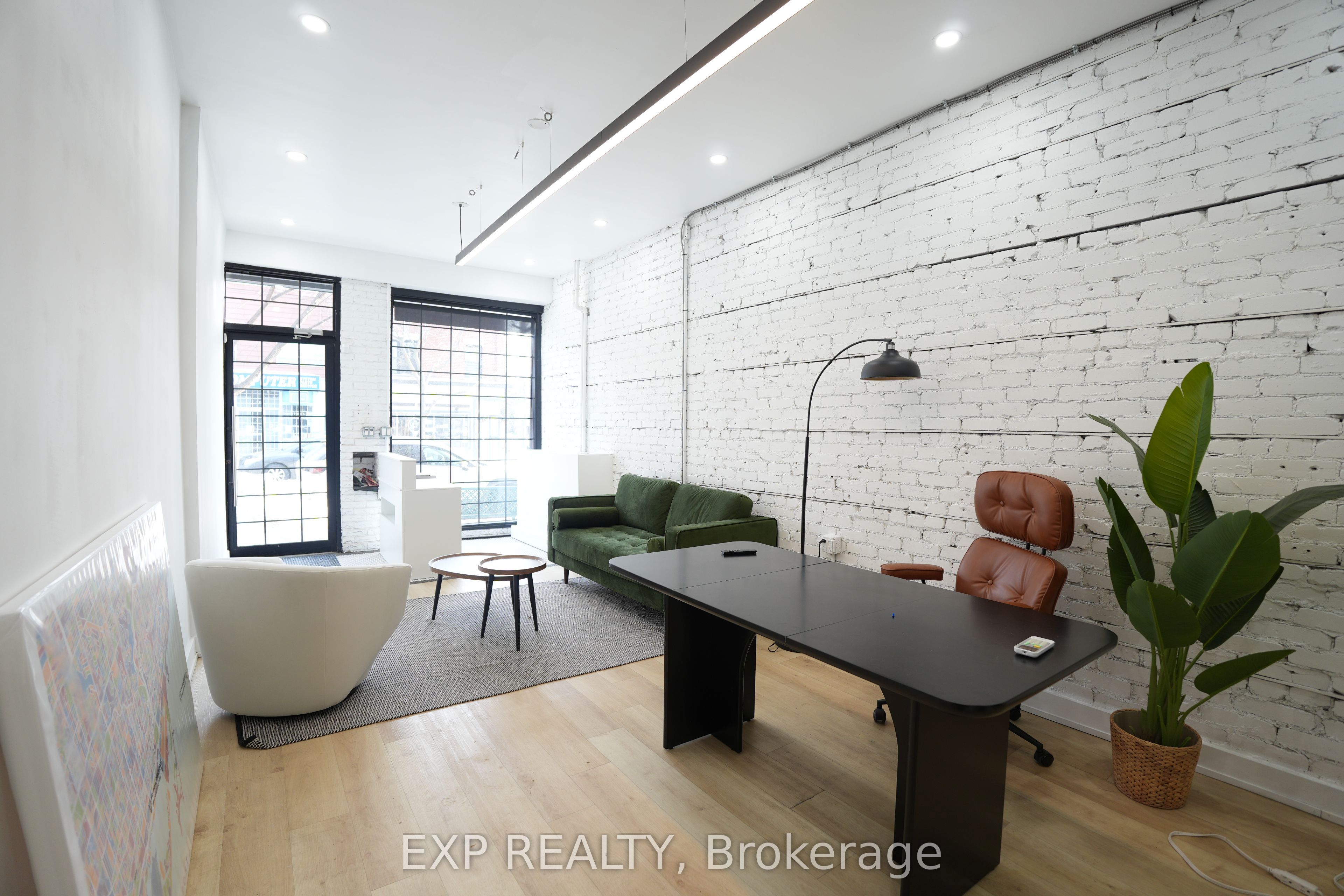 Commercial Lease in Toronto E02