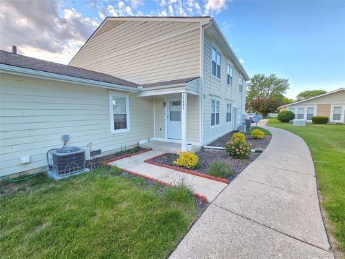 379-39845 Village Wood Ln, Novi, MI, 48375-4556 | Card Image