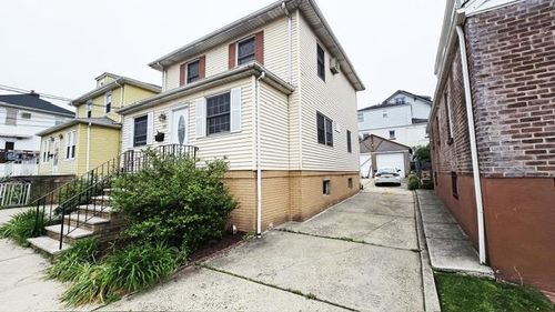 372 9th St, Fairview, NJ, 07022-1139 | Card Image