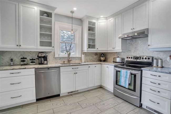 6 Elizabeth St, House other with 4 bedrooms, 2 bathrooms and 4 parking in Newburgh ON | Image 4