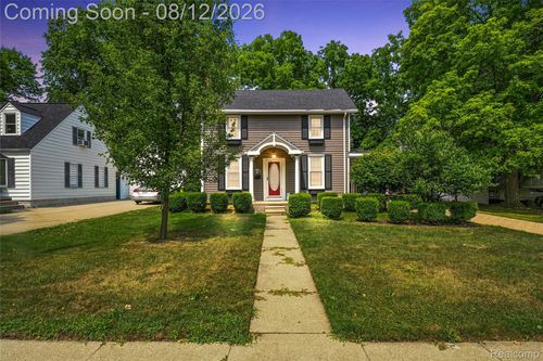 915 Main St, Fenton, MI, 48430-2175 | Card Image