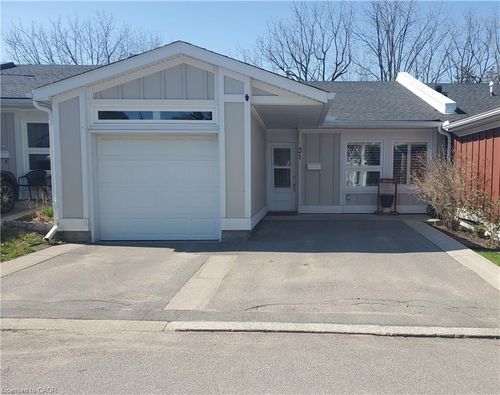 31 Bishop Tonnos Way, Hamilton, ON, L9B2L7 | Card Image