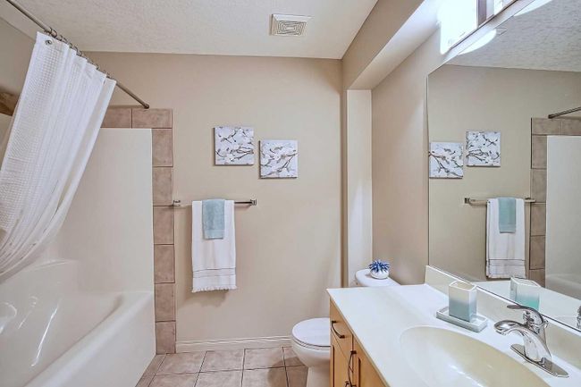 135 Everglade Way Sw, Home with 2 bedrooms, 2 bathrooms and 4 parking in Calgary AB | Image 41
