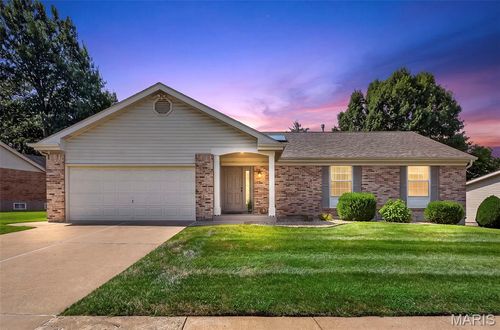 1122 Majestic Dr, Fenton, MO, 63026-6603 | Card Image