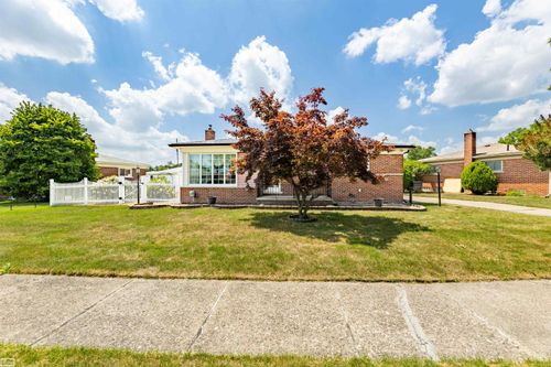 19342 Ike St, Roseville, MI, 48066-2619 | Card Image