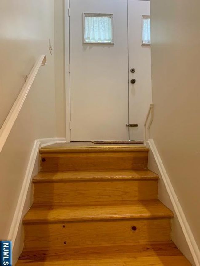 678 Broad St, Townhouse with 2 bedrooms, 3 bathrooms and null parking in Clifton NJ | Image 23