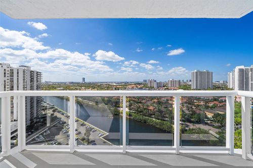 1938-20505 E Country Club Dr, Aventura, FL, 33180-3040 | Card Image