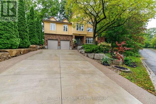 50 Tremont Dr, St. Catharines, ON, L2T3B2 | Card Image