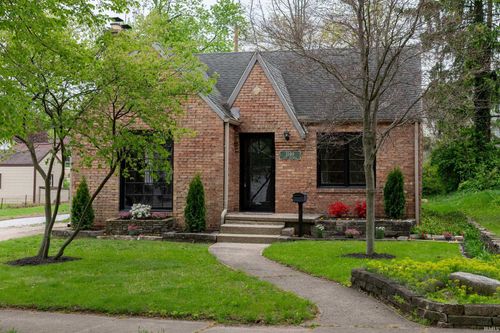 1140 E Victoria Street, South Bend, IN, 46614-1446 | Card Image