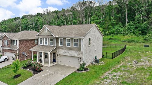 333 Blackthorn Ln, Gallatin, TN, 37066-2668 | Card Image