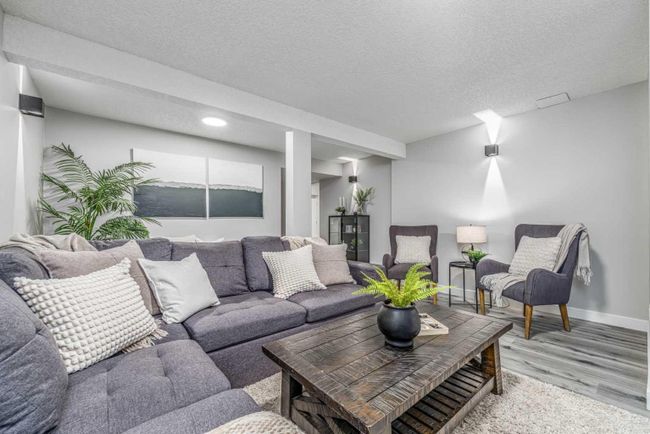 25 Gladstone Gardens Sw, Home with 4 bedrooms, 3 bathrooms and 4 parking in Calgary AB | Image 31