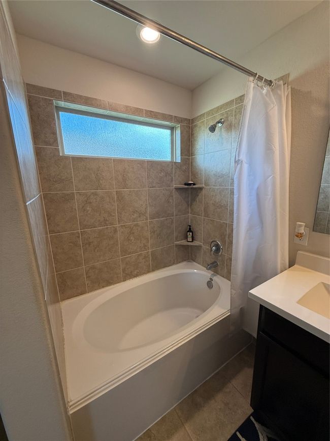37E - 352 Circle Way, House other with 3 bedrooms, 3 bathrooms and 2 parking in Jarrell TX | Image 26