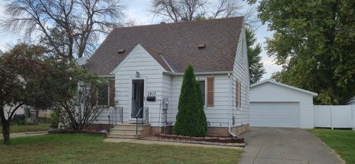 1917 E Oakland Ave, Austin, MN, 55912-4361 | Card Image