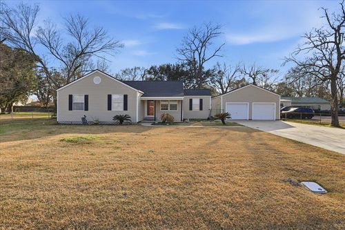 160 Lamesa Dr, Bridge City, TX, 77611-3020 | Card Image