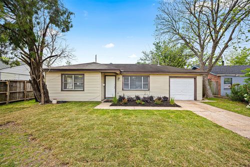 6633 W 43rd St, Houston, TX, 77092-5701 | Card Image