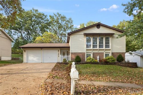 353 Bellestri Dr, Ballwin, MO, 63021-6432 | Card Image