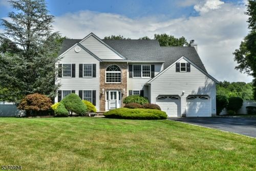 30 Sleepy Hollow Dr, Oak Ridge, NJ, 07438-9351 | Card Image