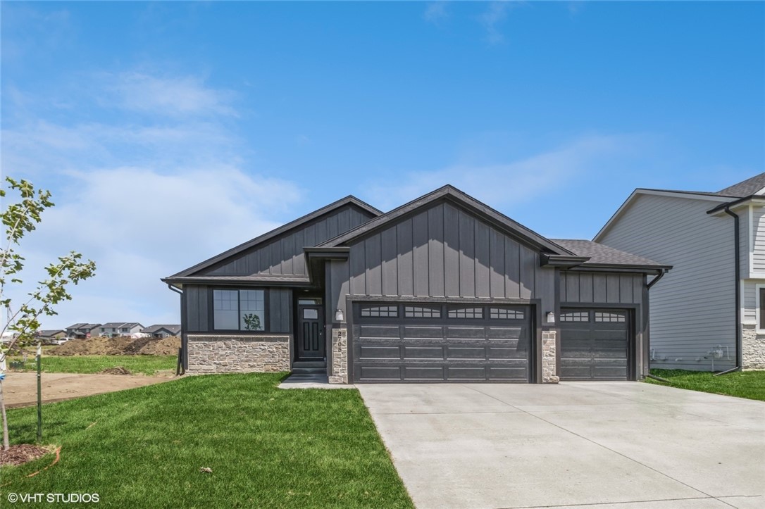 Florence Dr, Waukee, IA 50263