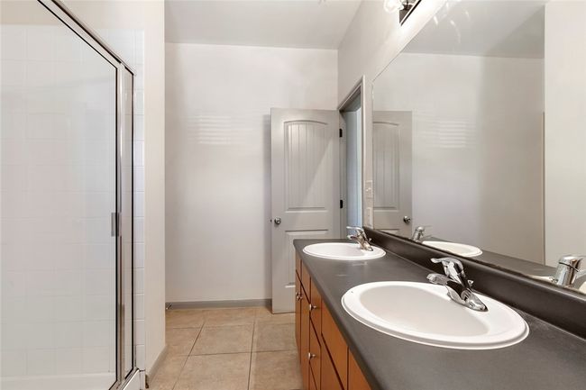 2 - 304 E 30 Th St, Condo with 5 bedrooms, 2 bathrooms and 3 parking in Austin TX | Image 6