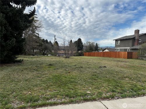 1106 E 2nd Ave, Ellensburg, WA, 98926-3521 | Card Image