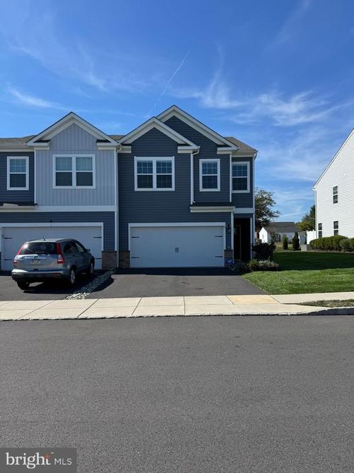 8 Fonthill Ct, QUAKERTOWN, PA, 18951-2539 | Card Image