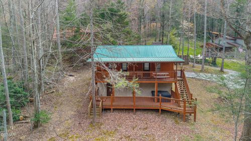 2230 Cove Creek Dr, Sevierville, TN, 37862-8016 | Card Image
