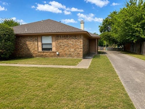 1049 Cottonwood Trl, Benbrook, TX, 76126-2705 | Card Image