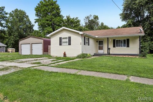 706 N Locust St, Litchfield, IL, 62056-2817 | Card Image