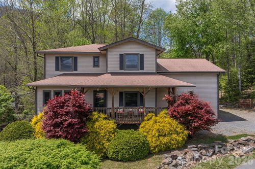 129 Valley Creek Dr, Maggie Valley, NC, 28751-8669 | Card Image